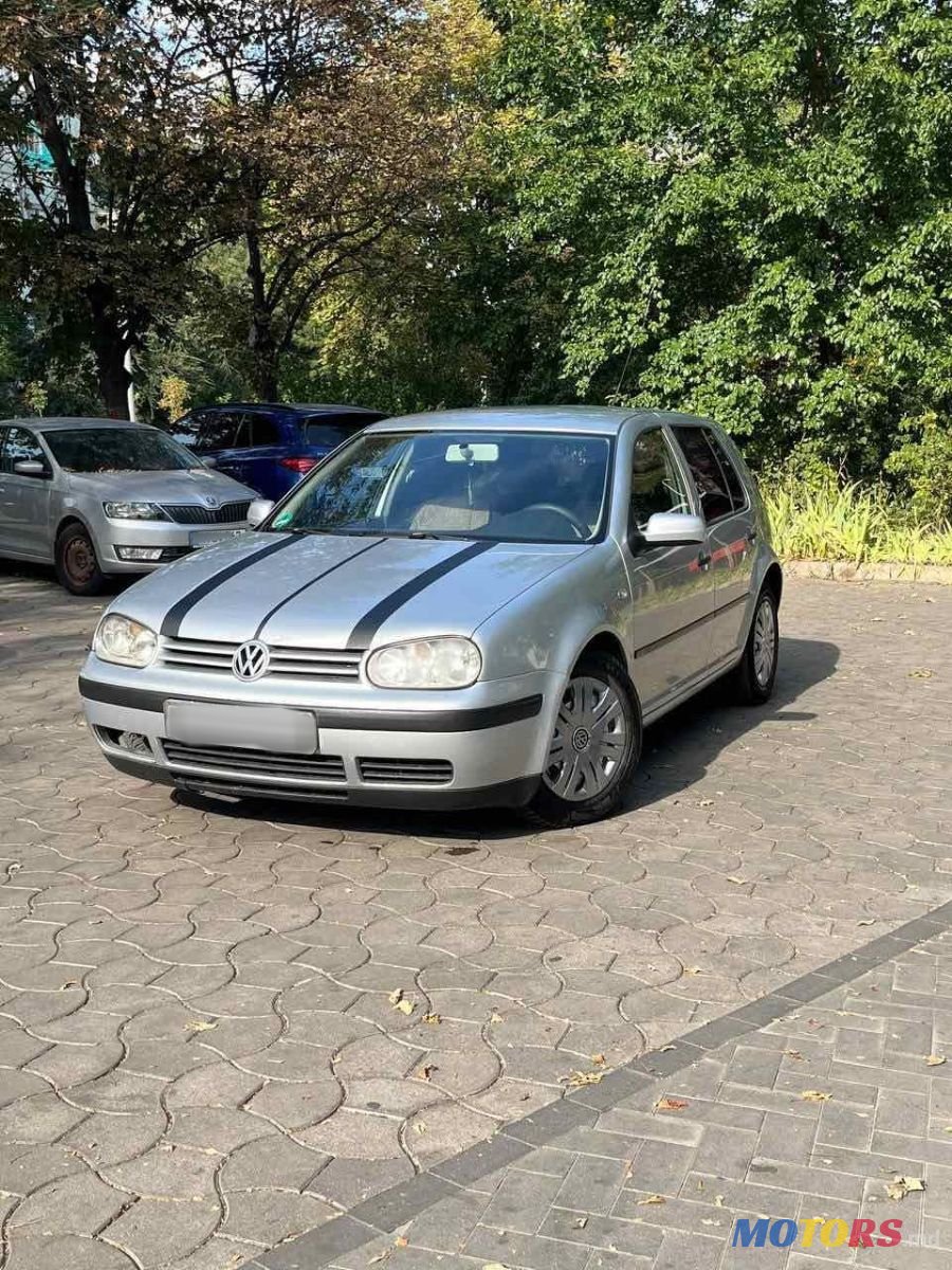 2002' Volkswagen Golf photo #2