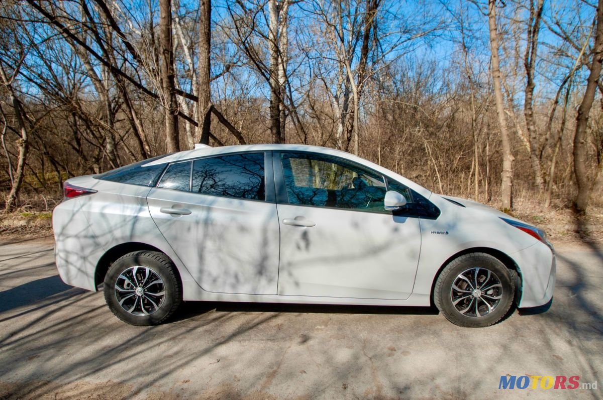 2016' Toyota Prius photo #4
