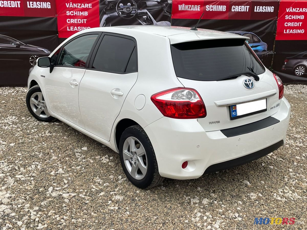 2012' Toyota Auris photo #3