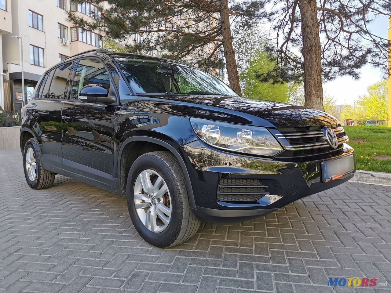 2016' Volkswagen Tiguan photo #2