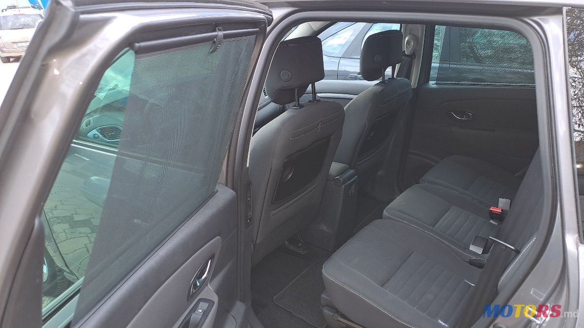 2015' Renault Grand Scenic photo #3