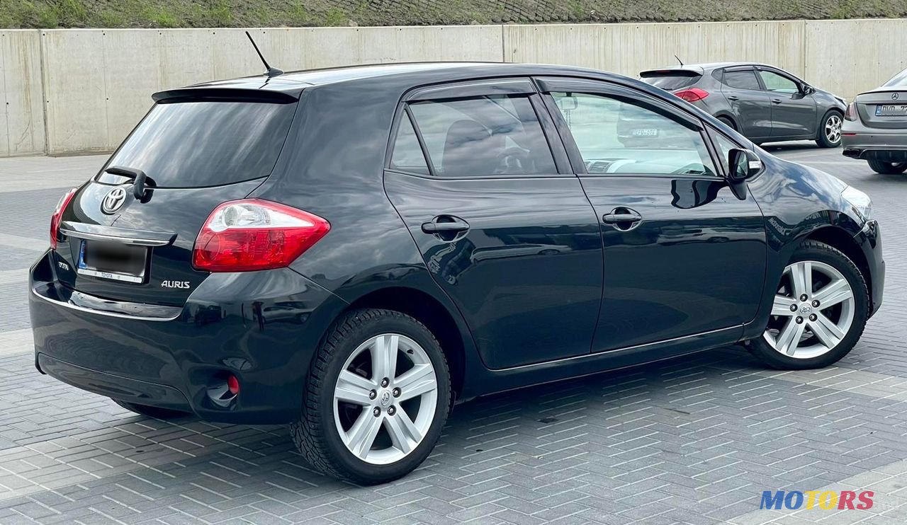 2010' Toyota Auris photo #4