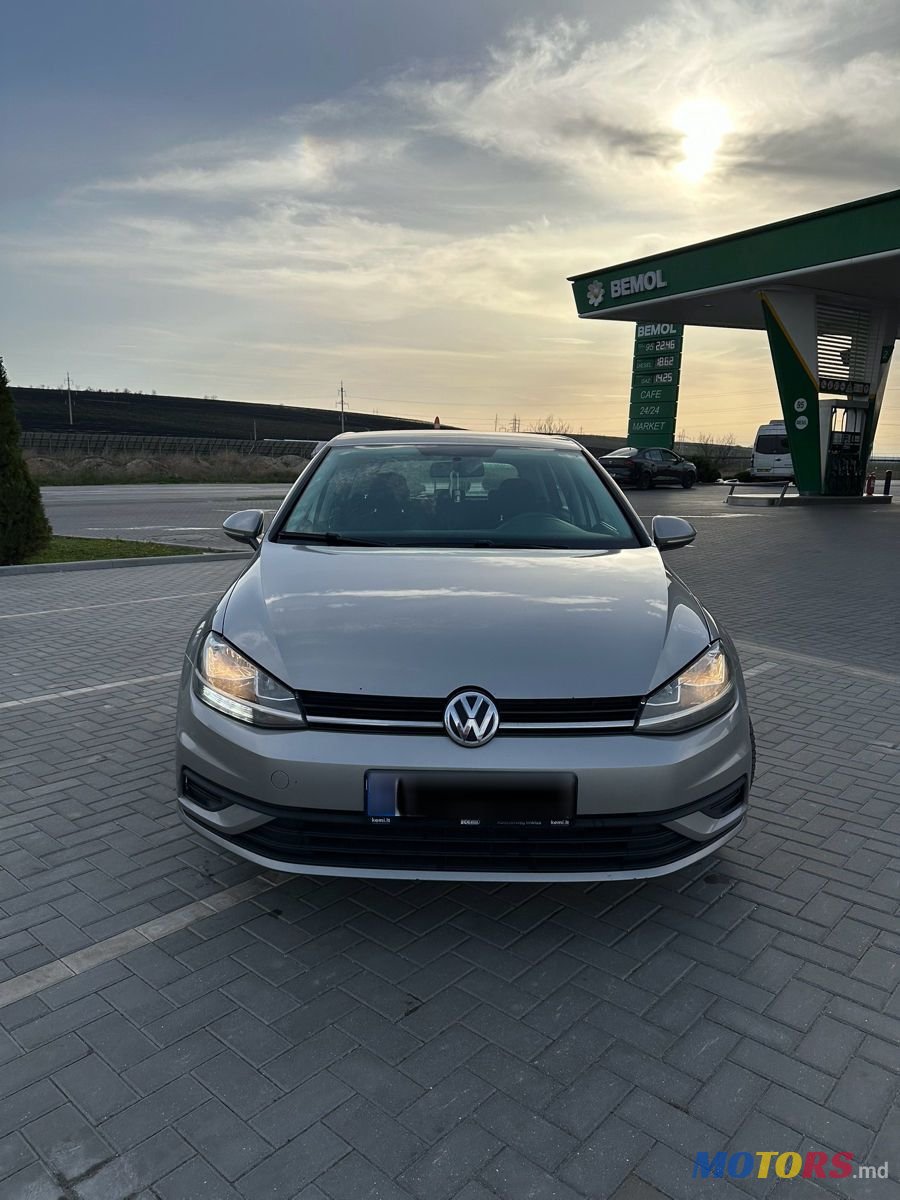 2017' Volkswagen Golf photo #1