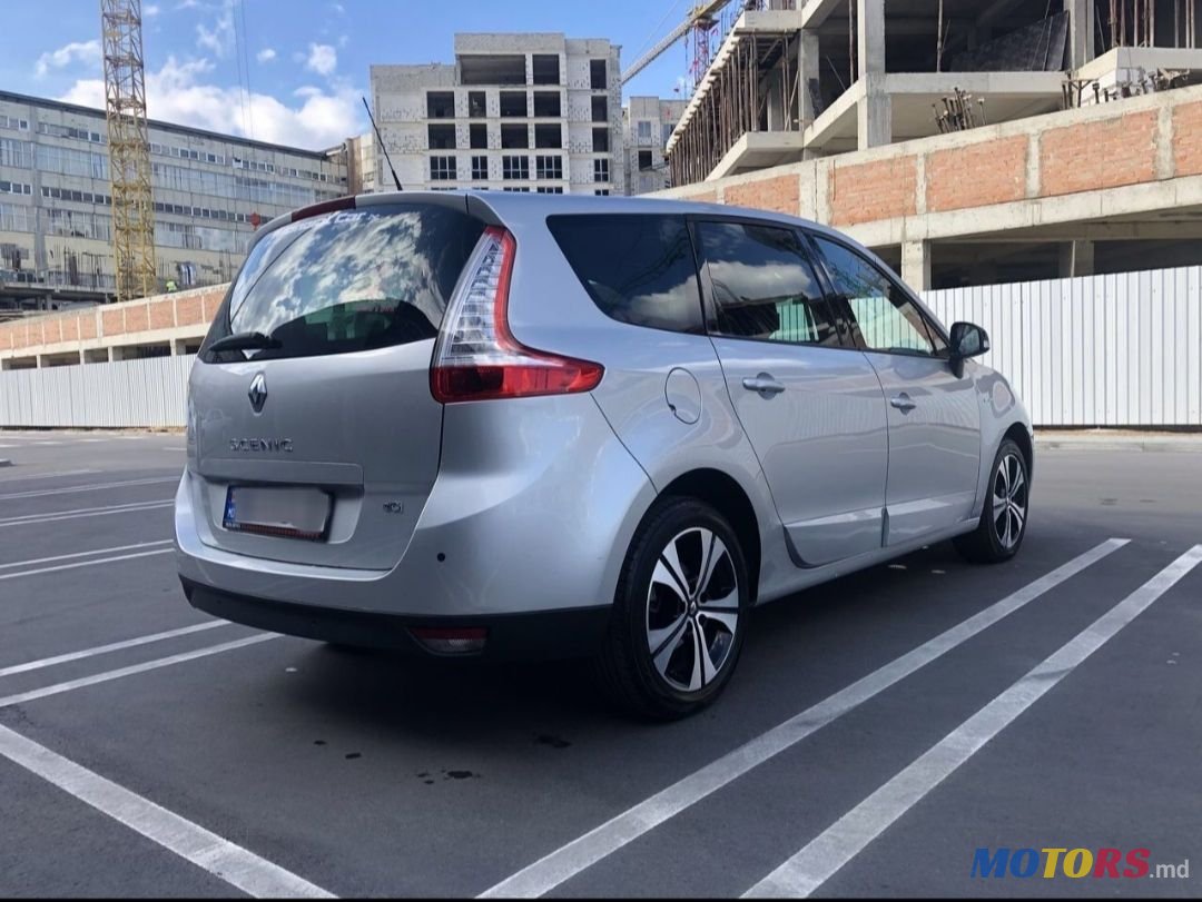 2010' Renault Grand Scenic photo #4