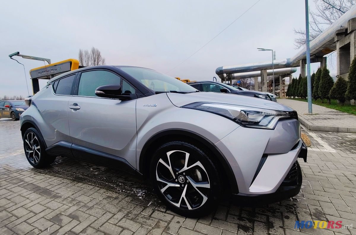 2017' Toyota C-HR photo #4