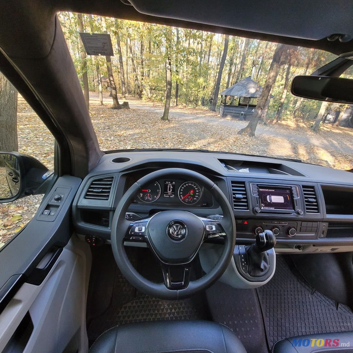 2018' Volkswagen Transporter photo #4