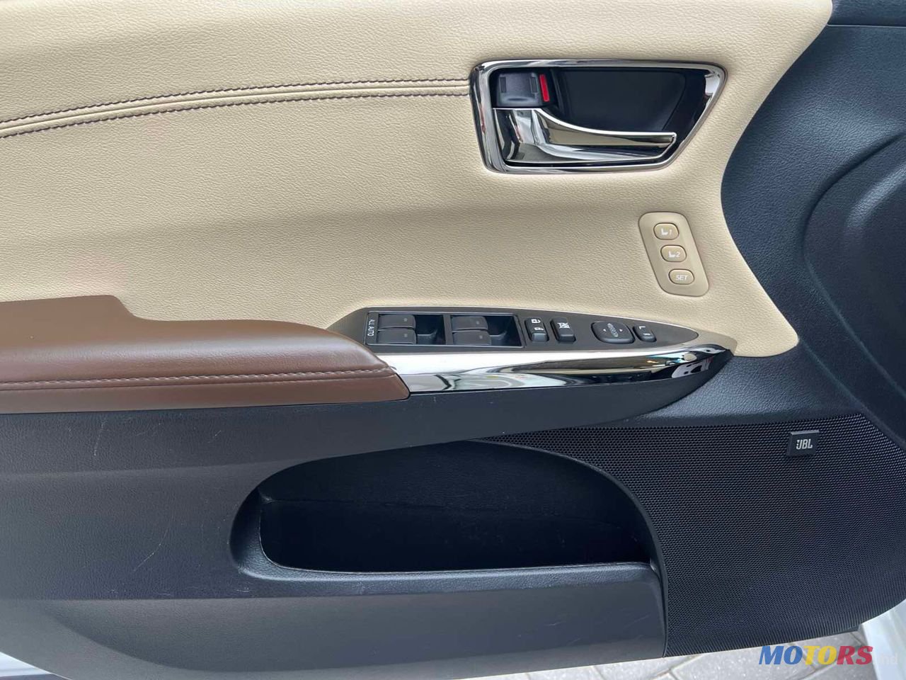 2017' Toyota Avalon photo #2