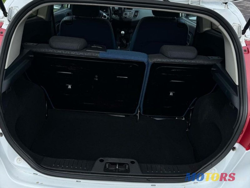 2010' Ford Fiesta photo #4