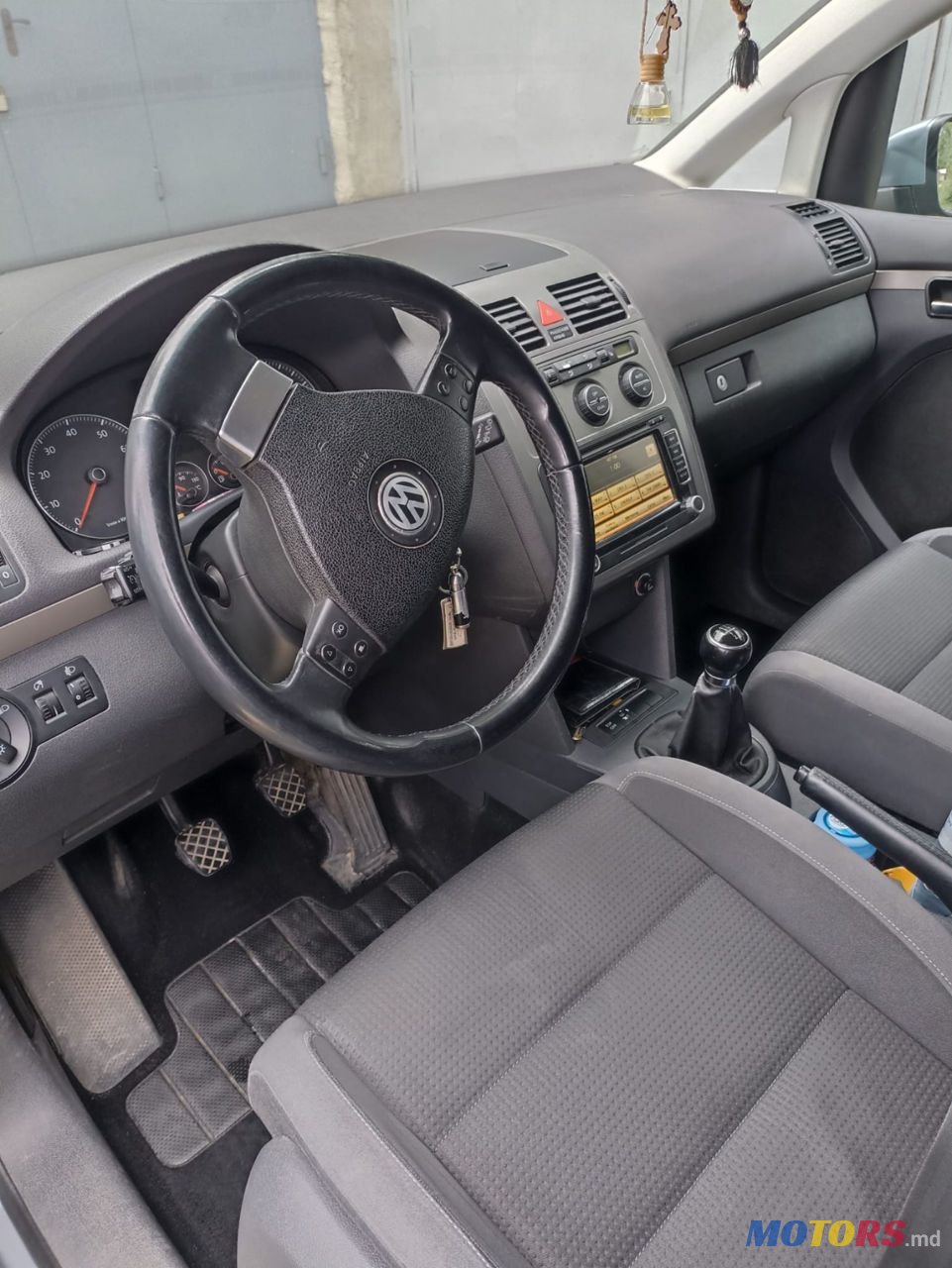 2010' Volkswagen Touran photo #4