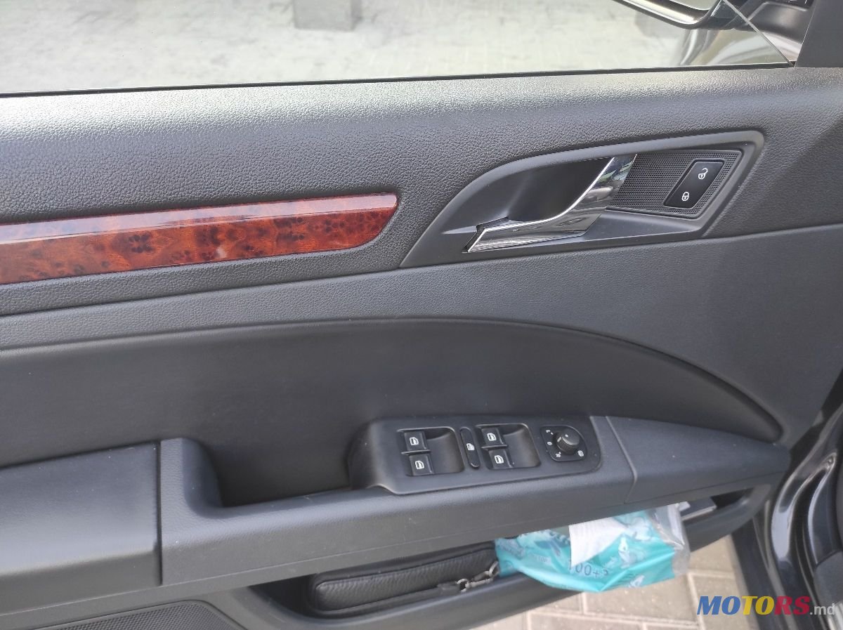 2011' Skoda Superb photo #4