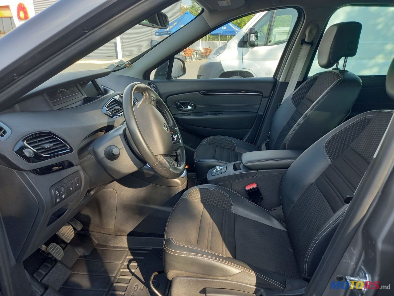 2015' Renault Grand Scenic photo #3