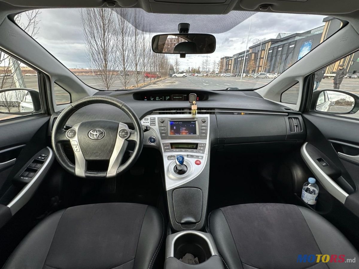 2013' Toyota Prius photo #4