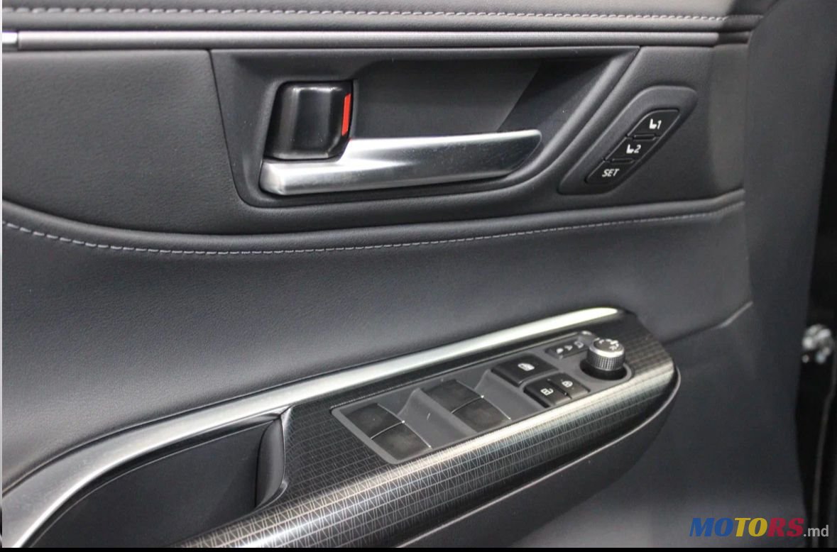 2021' Toyota Venza photo #2