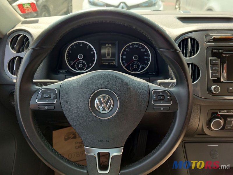 2012' Volkswagen Tiguan photo #5