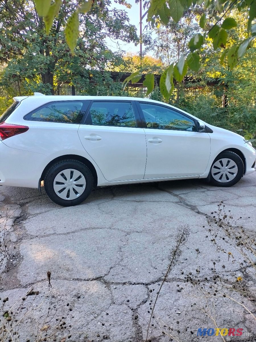 2016' Toyota Auris photo #3