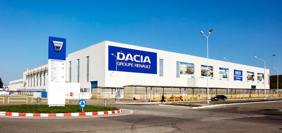 Dacia проводит "добровольное сокращение персонала" с компенсациями до 40 000 евро