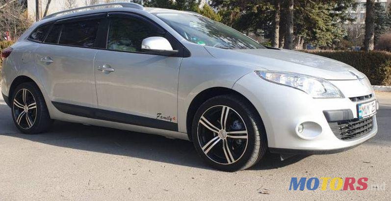 2011' Renault Megane photo #1