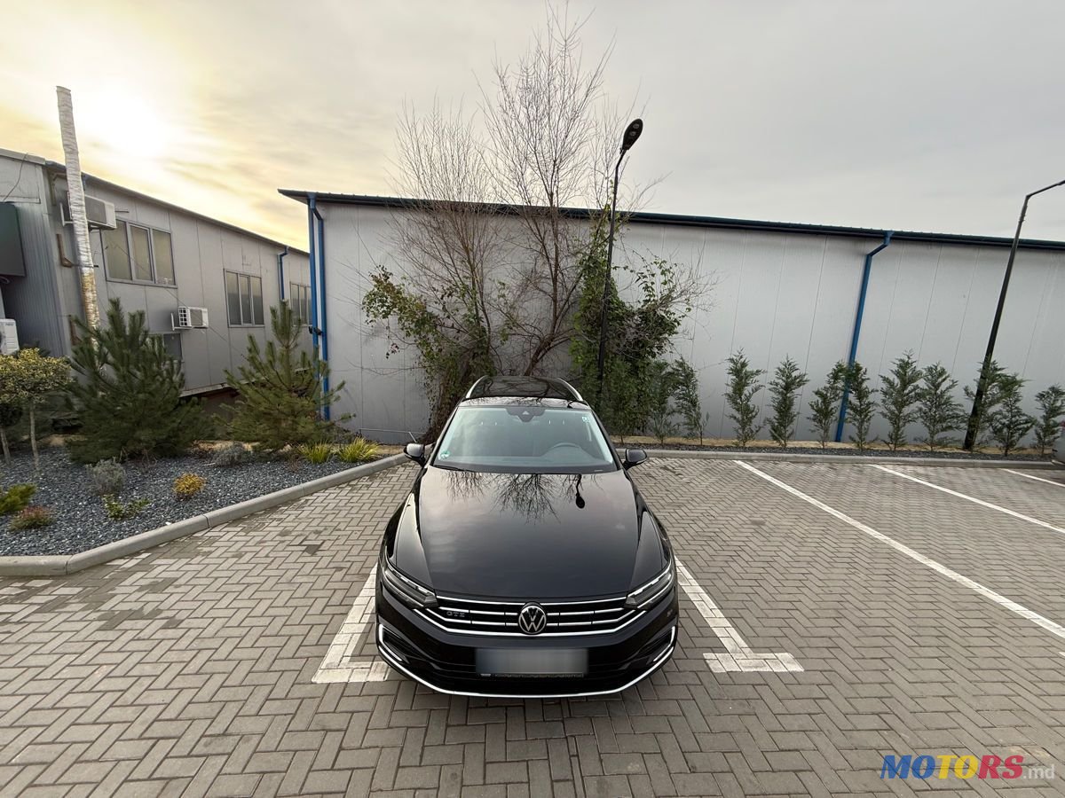 2022' Volkswagen Passat photo #2