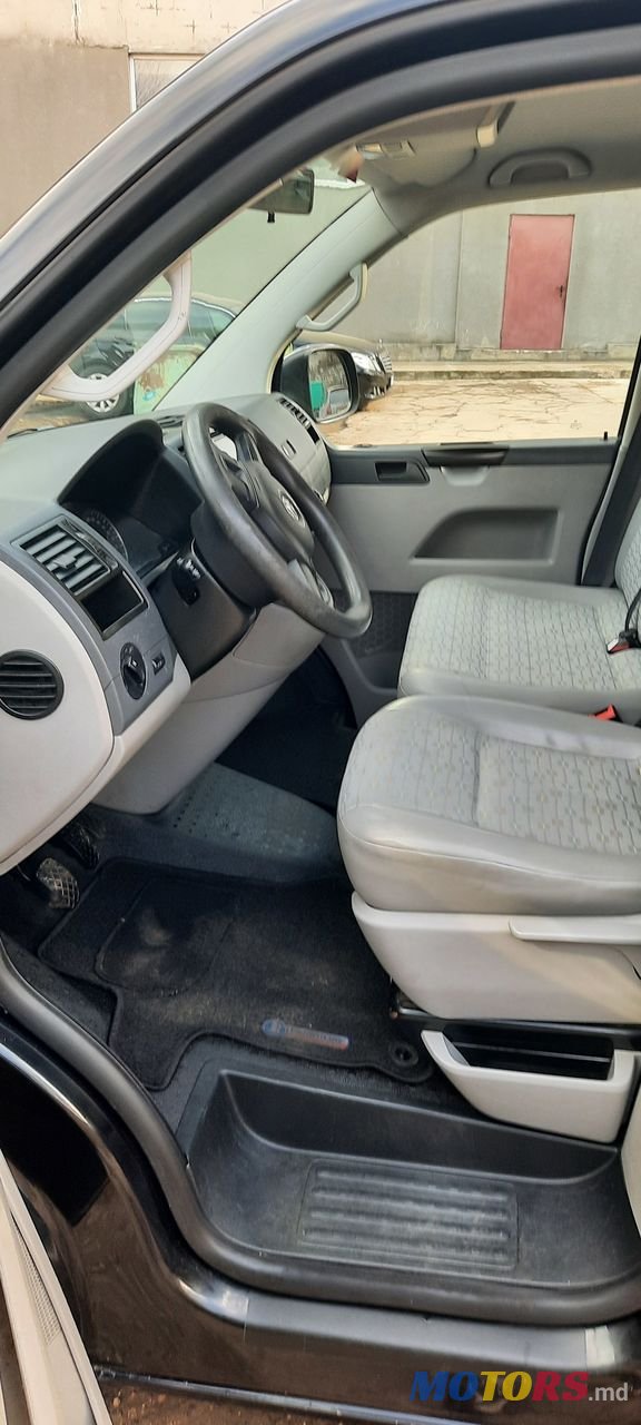 2009' Volkswagen Transporter photo #5