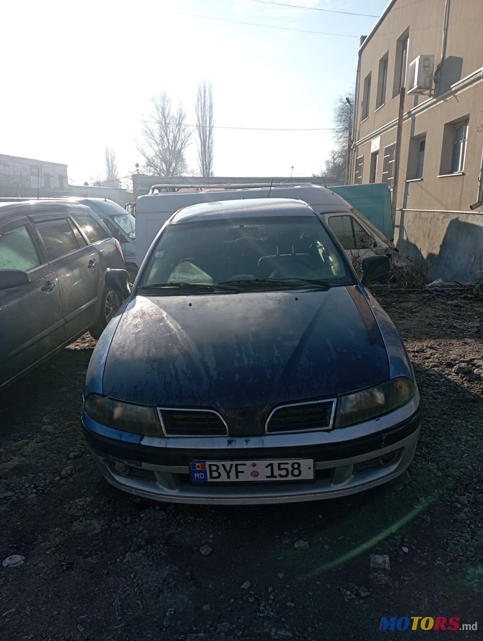 2001' Mitsubishi Carisma photo #1