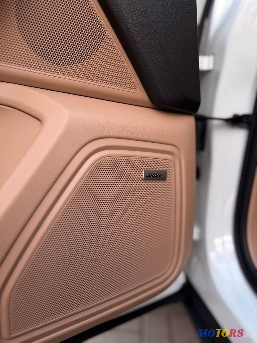 2020' Porsche Macan photo #4