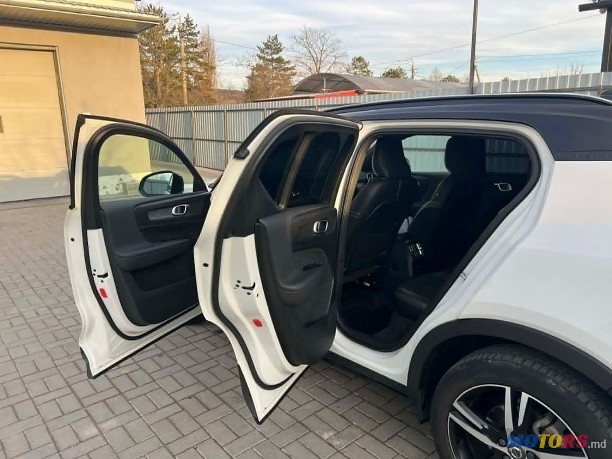 2021' Volvo XC40 photo #4