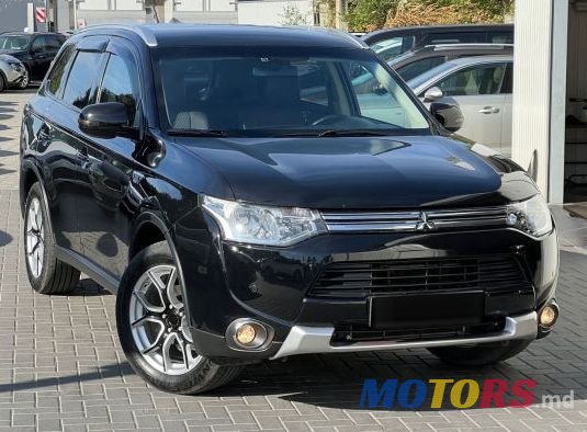 2014' Mitsubishi Outlander photo #2