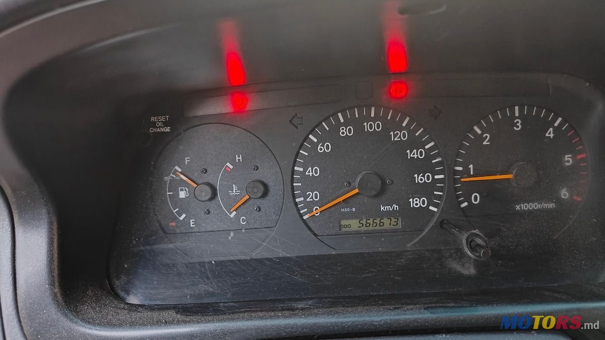 2007' Toyota HiAce photo #3