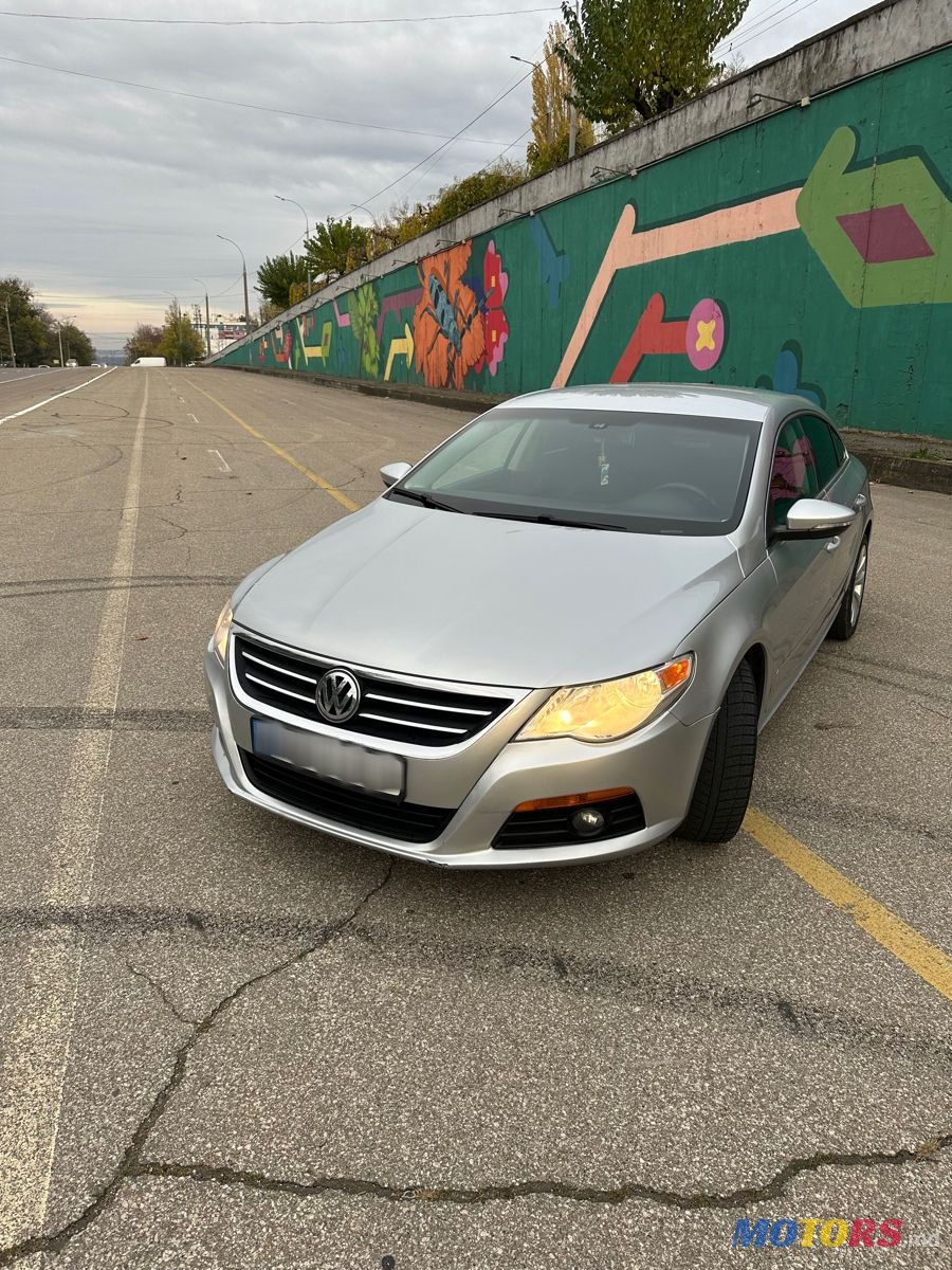 2010' Volkswagen Passat photo #2