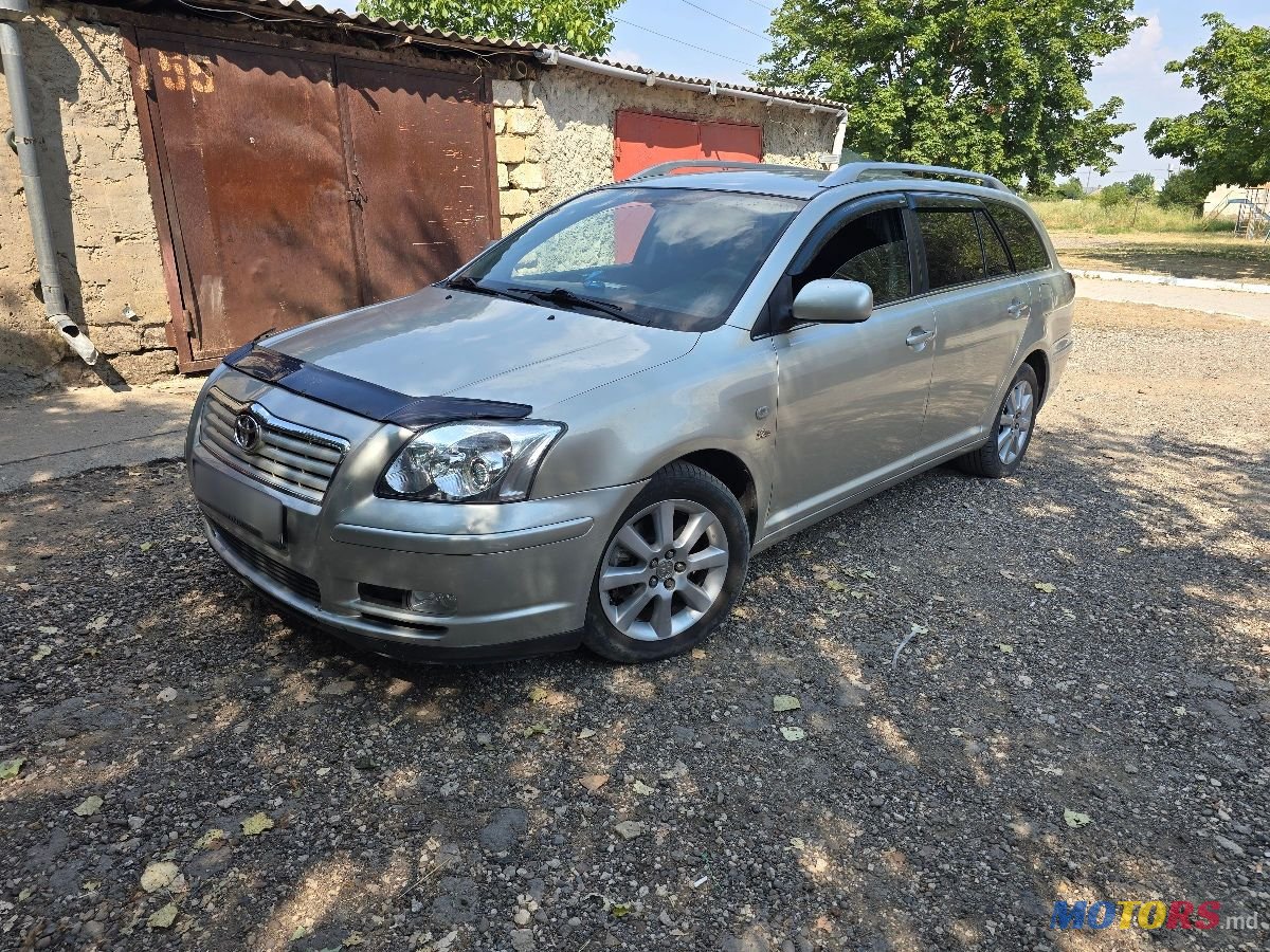 2003' Toyota Avensis photo #1