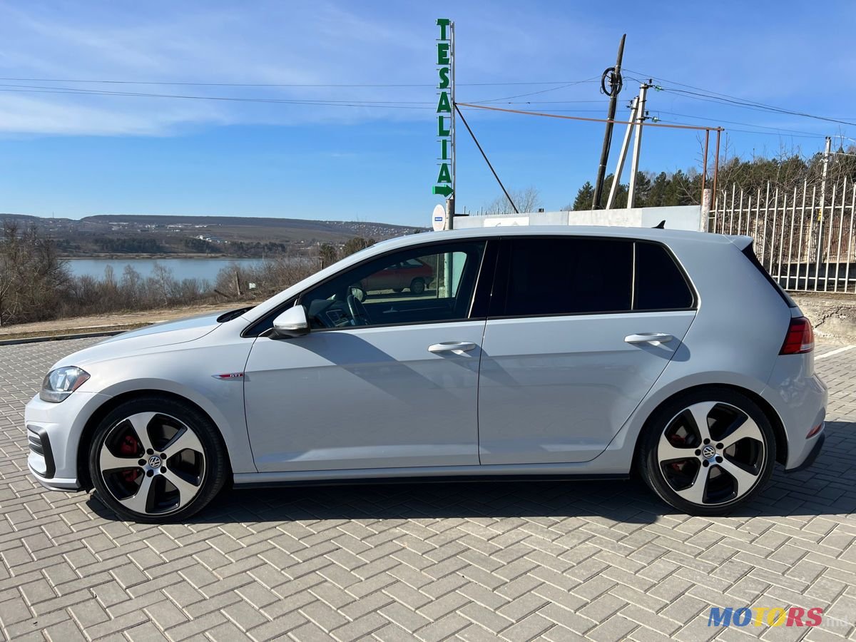 2019' Volkswagen Golf photo #5