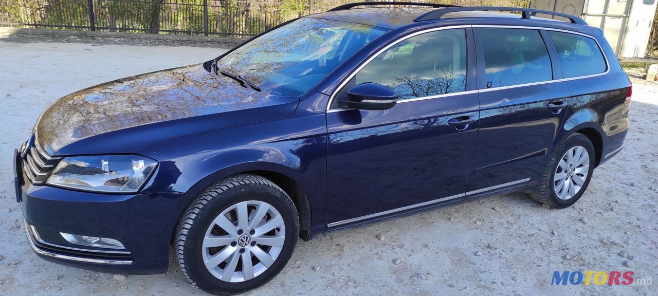 2011' Volkswagen Passat photo #6