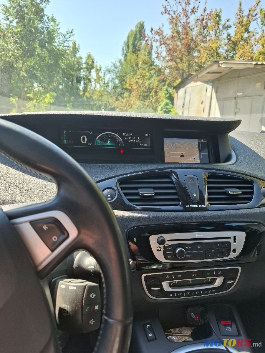 2012' Renault Grand Scenic photo #6