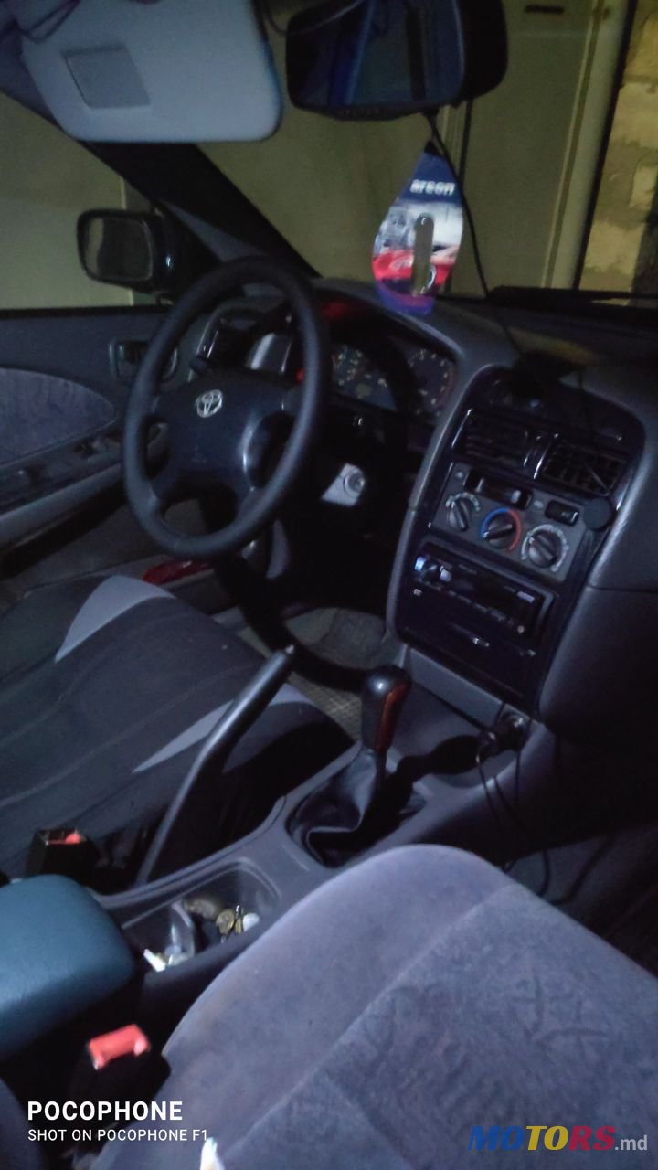 2000' Toyota Avensis photo #4