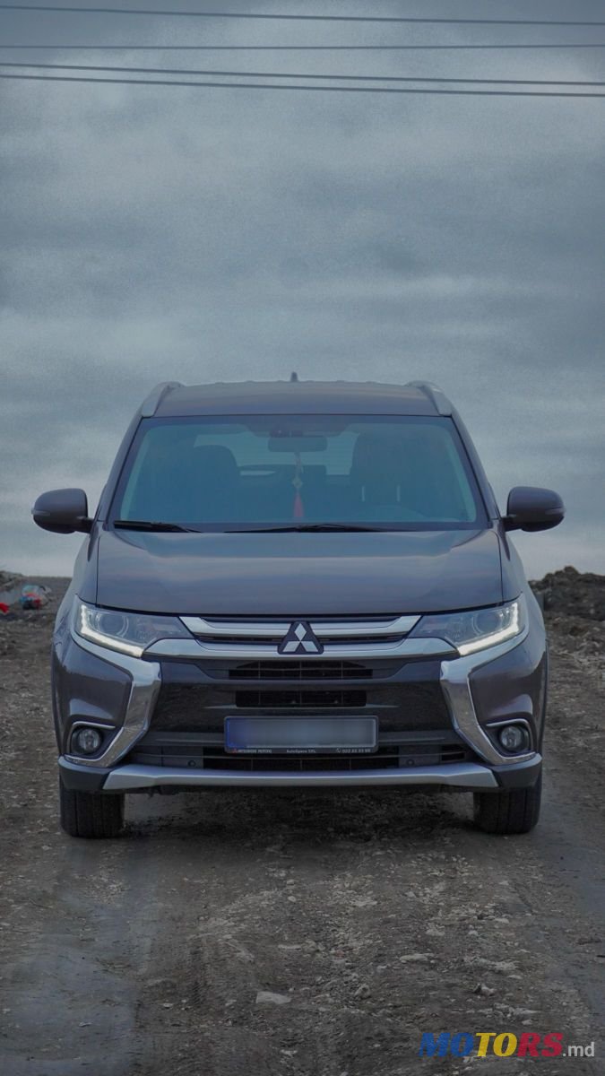 2017' Mitsubishi Outlander photo #1