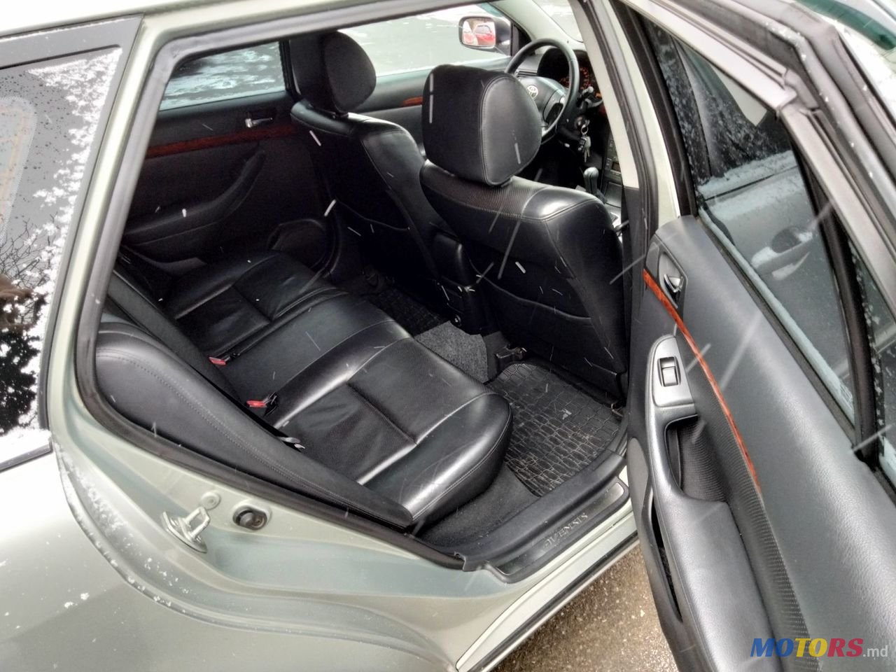 2004' Toyota Avensis photo #6