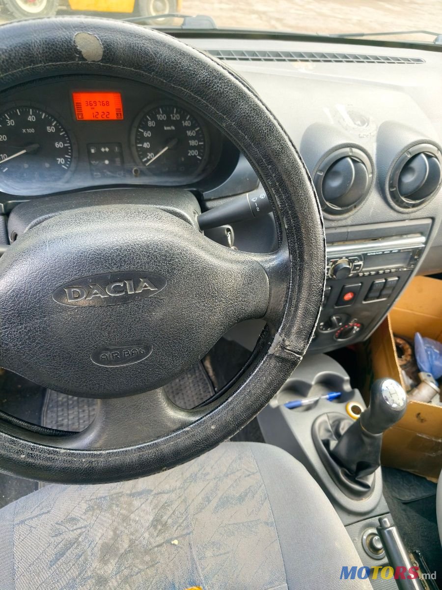 2007' Dacia Logan photo #2
