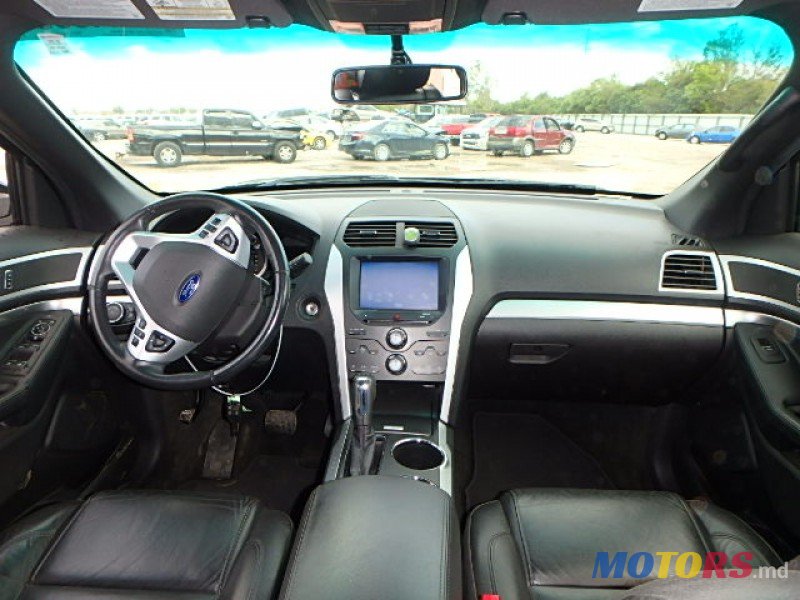 2013' Ford Explorer photo #2