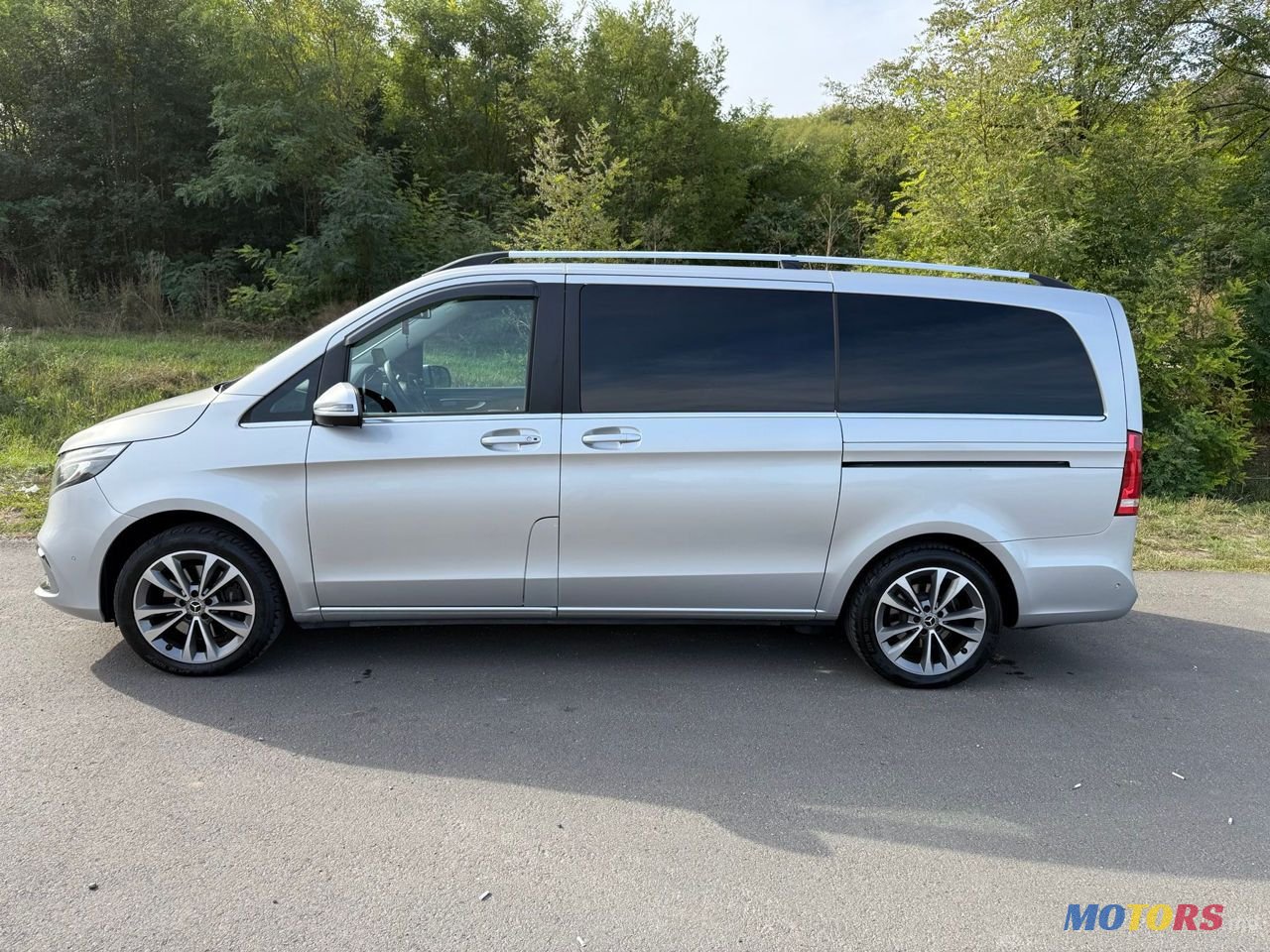 2019' Mercedes-Benz V-Class photo #3