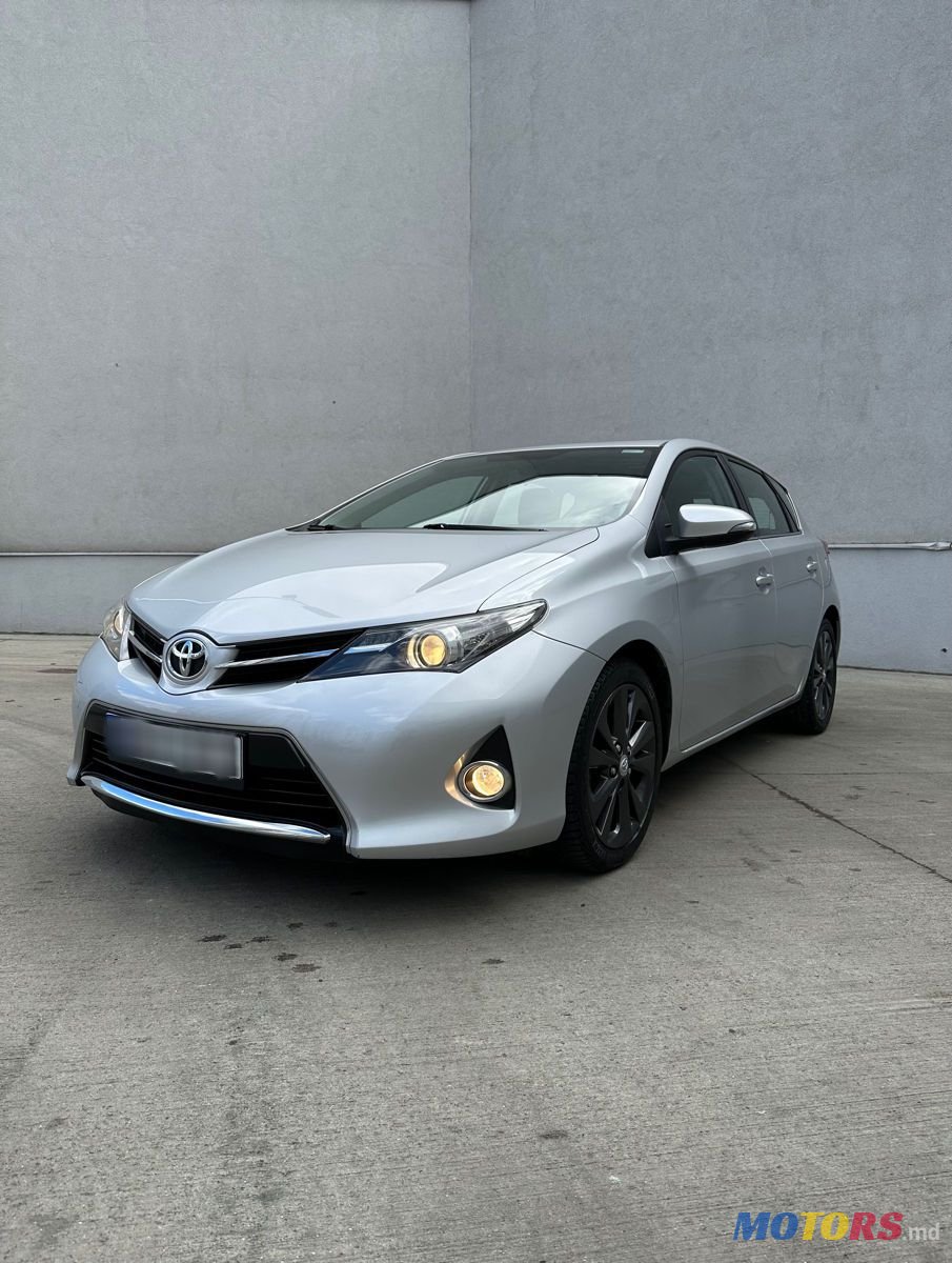 2014' Toyota Auris photo #2