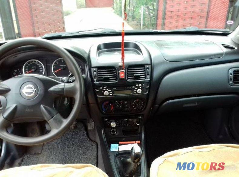 2005' Nissan Almera photo #2