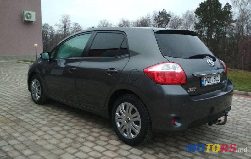 2012' Toyota Auris photo #4