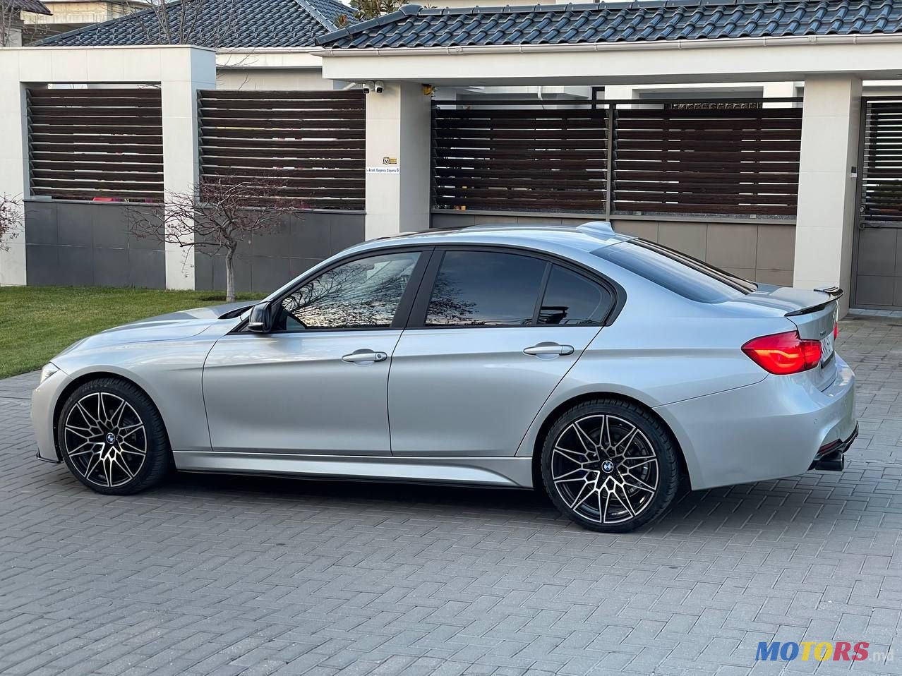 2016' BMW 3 Series photo #6