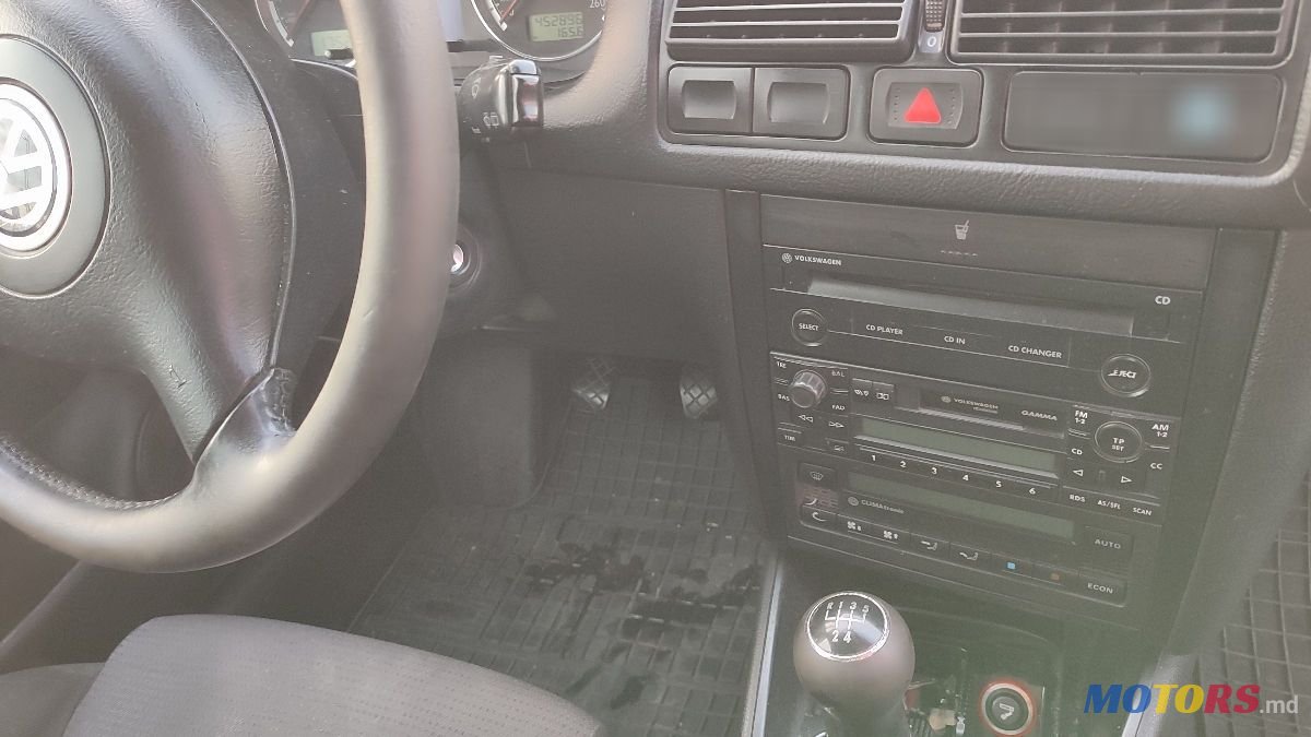 2003' Volkswagen Golf photo #6