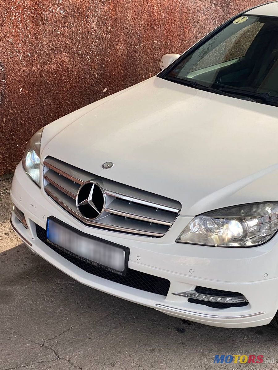 2010' Mercedes-Benz C-Class photo #3