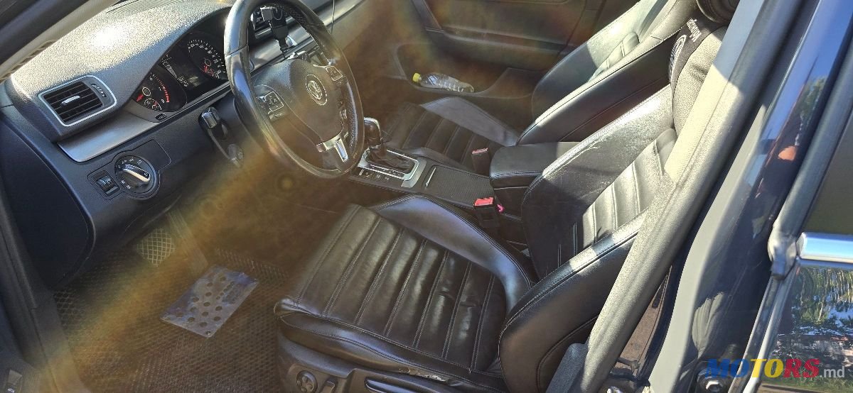 2013' Volkswagen Passat photo #5