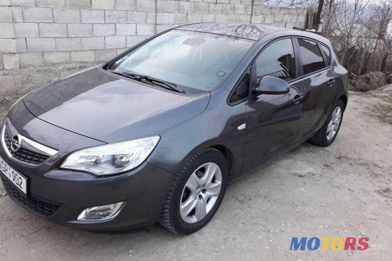 2010' Opel Astra photo #1