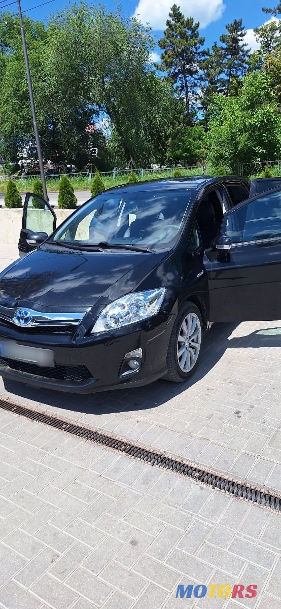 2011' Toyota Auris photo #2