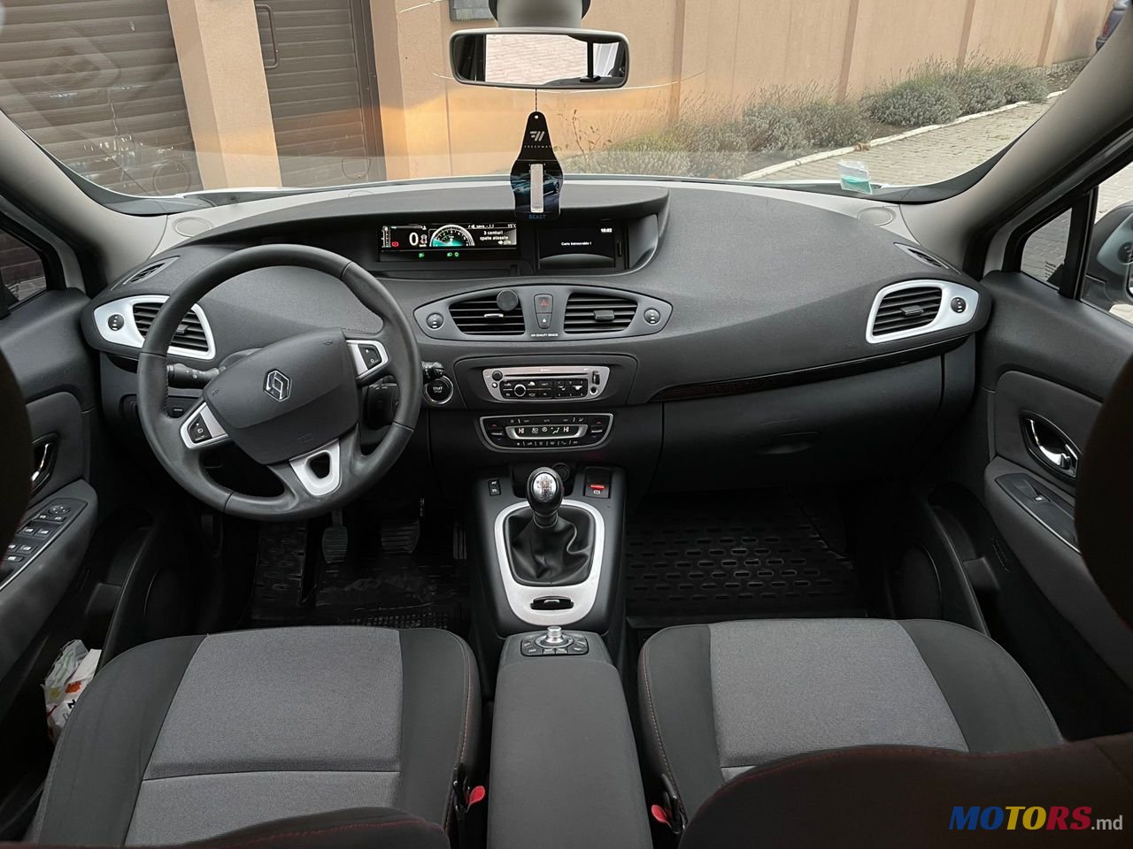 2012' Renault Scenic photo #6