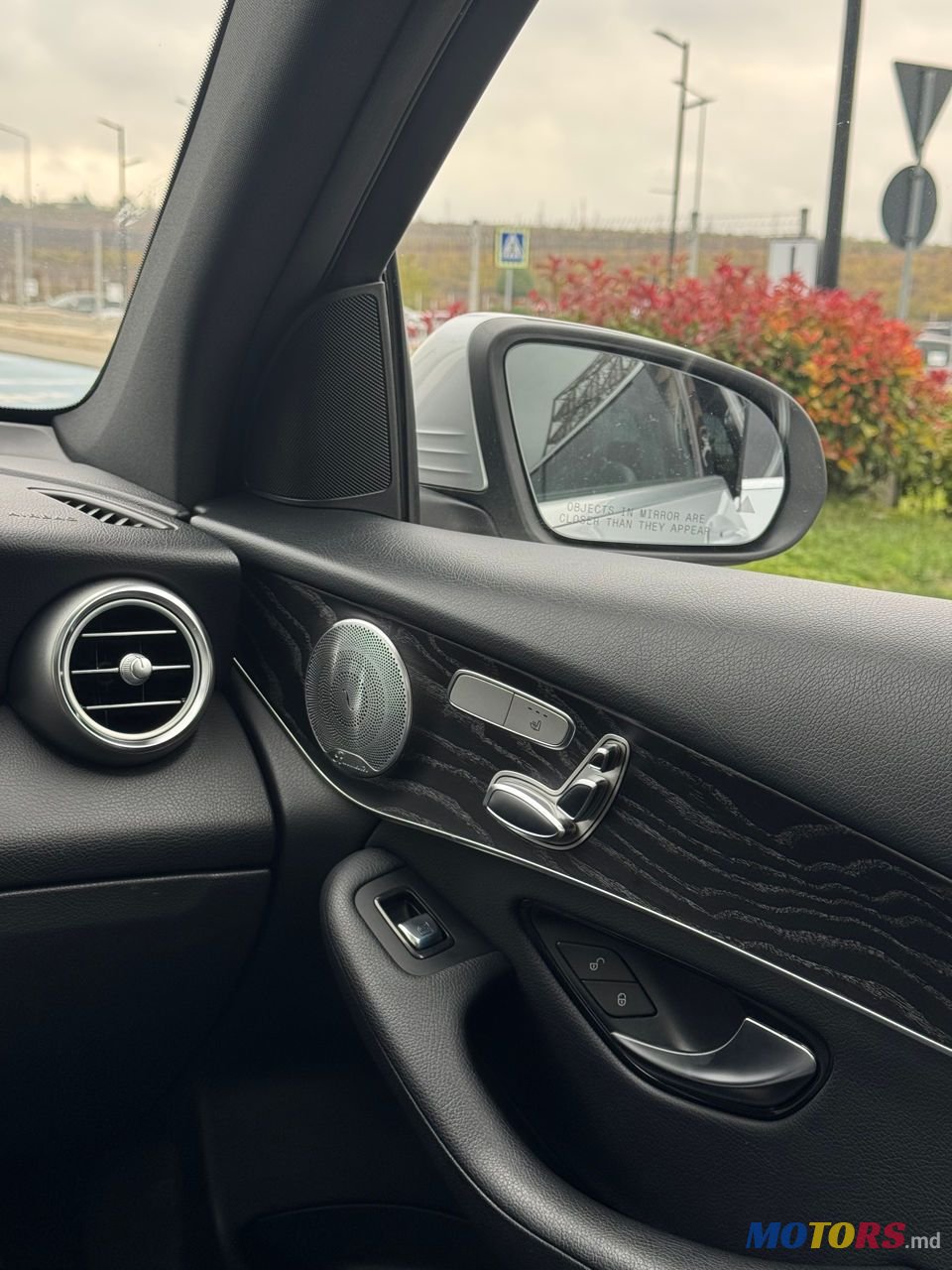 2015' Mercedes-Benz GLC photo #6